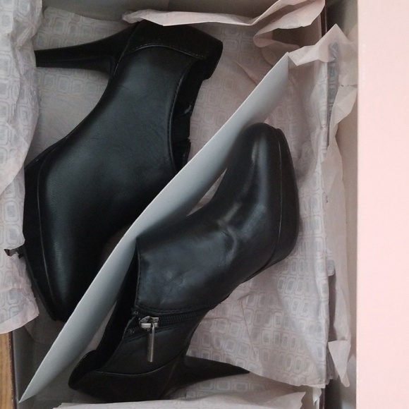 bandolino ankle boots black